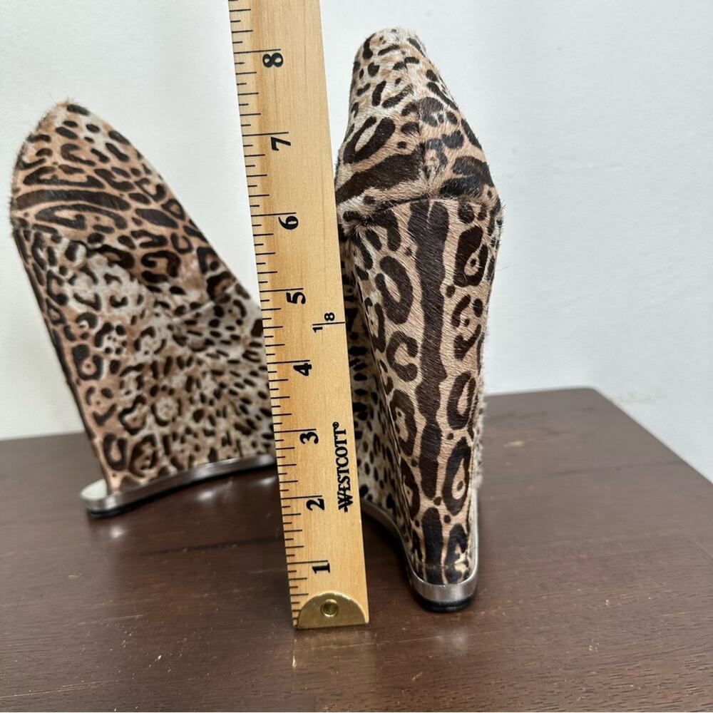 L.A.M.B. Women's Size 7 M Leopard Print Calf Hair Leather 'Dorothee' Wedge - Picture 3 of 13